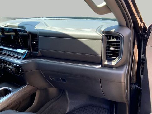Used 2024 Chevrolet Silverado 1500 LTZ AWD/4WD image 19