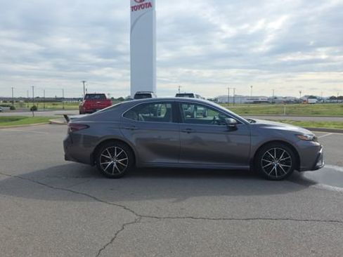 Used 2024 Toyota Camry SE w/ Convenience Package FWD image 5