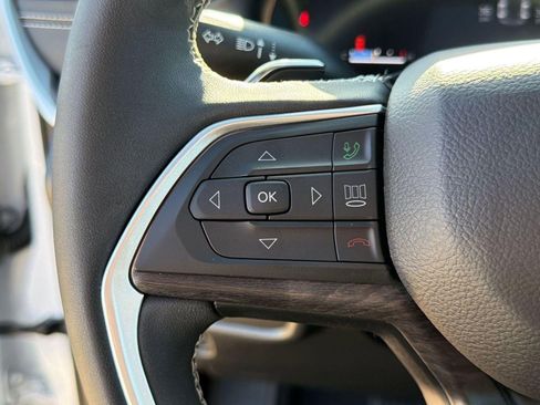 Used 2025 Jeep Grand Cherokee Limited image 17