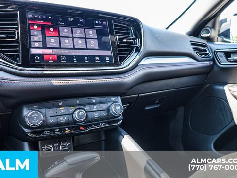 Used 2025 Dodge Durango GT RWD image 39