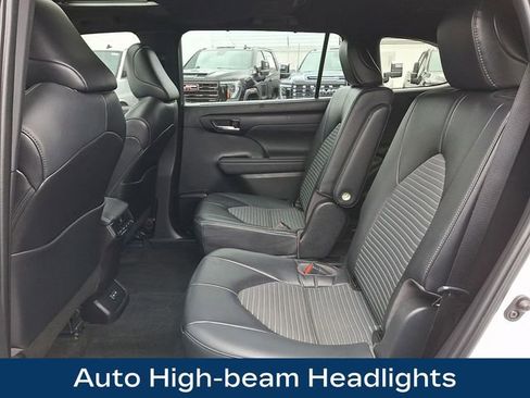 Used 2023 Toyota Highlander XSE image 14