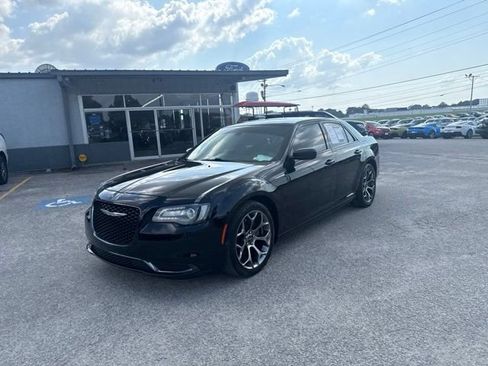 Used 2018 Chrysler 300 Touring w/ Sport Appearance Package RWD image 5
