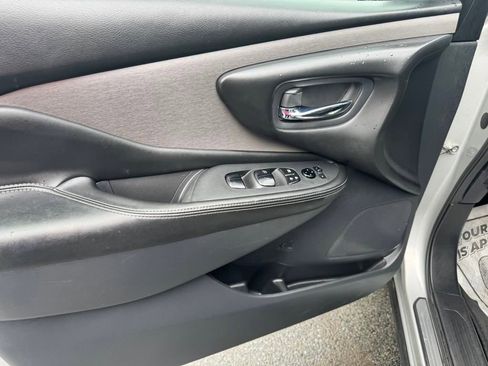 Used 2023 Nissan Murano SV image 13