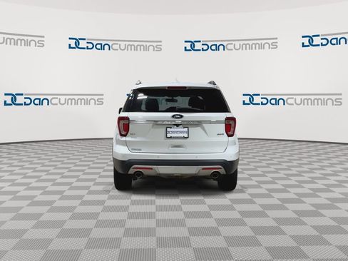 Used 2017 Ford Explorer XLT w/ Equipment Group 202A AWD/4WD image 7