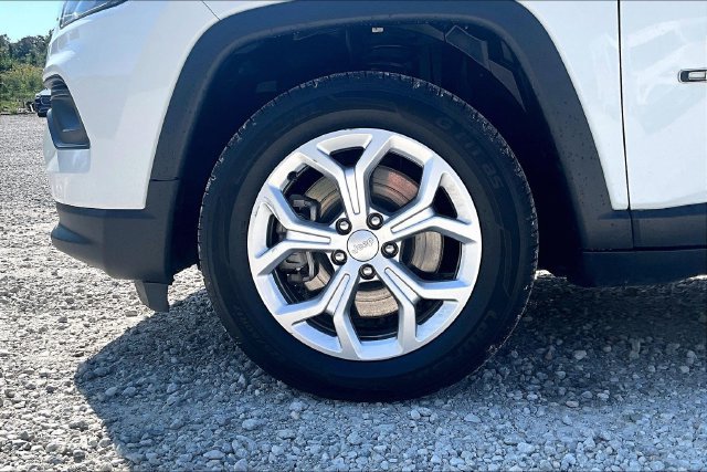 Used 2024 Jeep Compass Latitude AWD/4WD image 8