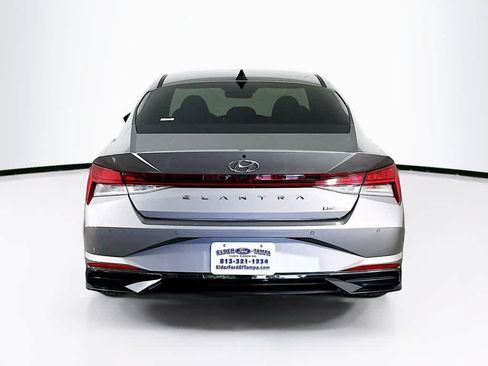 Used 2022 Hyundai Elantra Limited FWD image 5