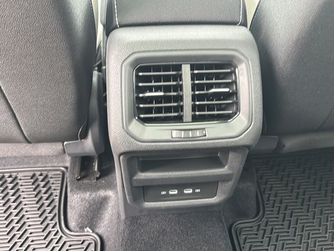 New 2026 Volkswagen Taos SE FWD image 16
