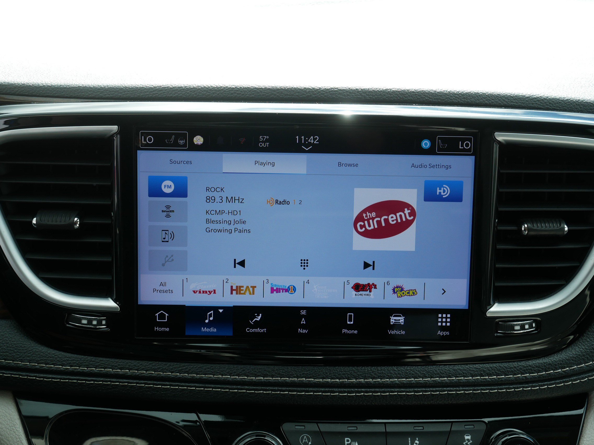 Used 2021 Chrysler Pacifica Limited AWD/4WD image 22