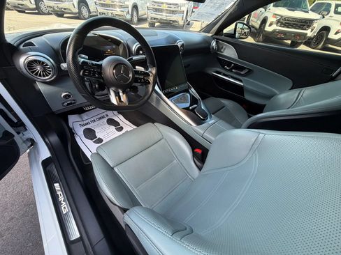 Used 2022 Mercedes-Benz SL 55 AMG 4MATIC w/ Driver Assistance Package image 8