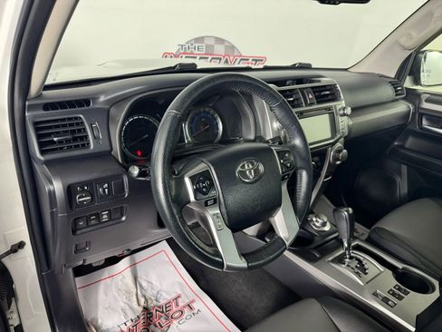 Used 2019 Toyota 4Runner SR5 Premium image 10
