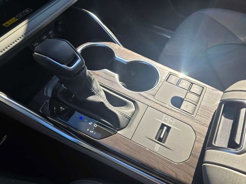 New 2026 Toyota Highlander Platinum image 32