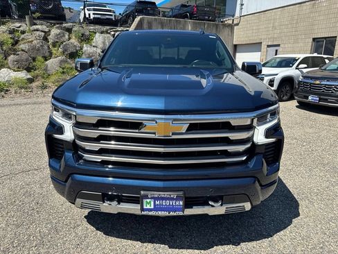 Used 2023 Chevrolet Silverado 1500 High Country w/ Technology Package AWD/4WD image 10