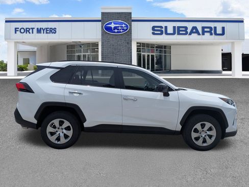 Used 2020 Toyota RAV4 LE FWD image 3