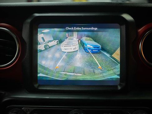 Used 2023 Jeep Wrangler Rubicon w/ Cold Weather Group image 22