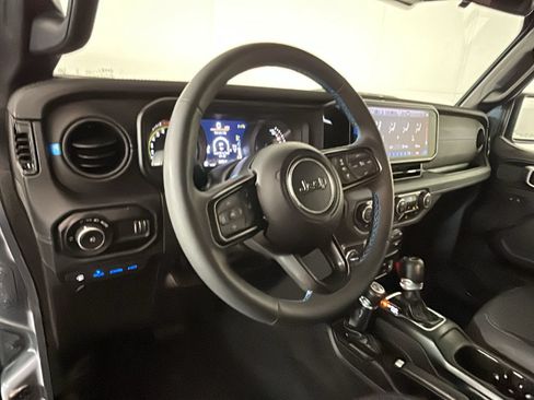 Used 2024 Jeep Wrangler Unlimited Rubicon 4xe w/ Capability Package AWD/4WD image 16