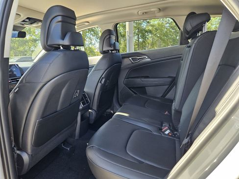 New 2025 Mitsubishi Outlander SE image 10