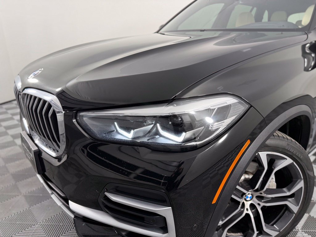 Used 2022 BMW X5 xDrive40i w/ Parking Assistance Package AWD/4WD image 11