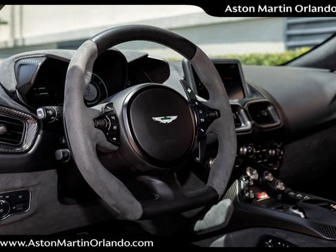 Used 2023 Aston Martin V8 Vantage Coupe RWD image 11