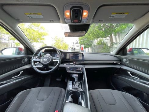 Used 2025 Hyundai Elantra SEL FWD image 29