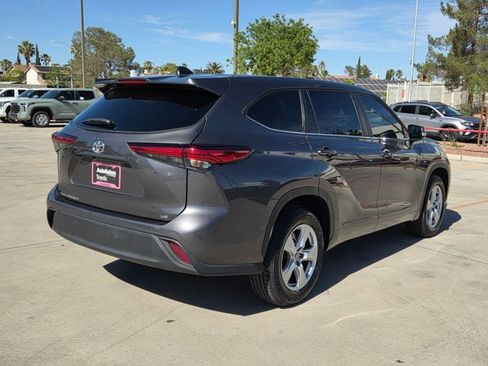 Used 2023 Toyota Highlander LE FWD image 5