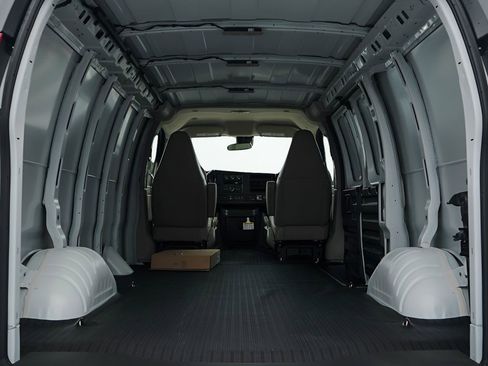 New 2025 Chevrolet Express 3500 w/ Driver Convenience Package image 7