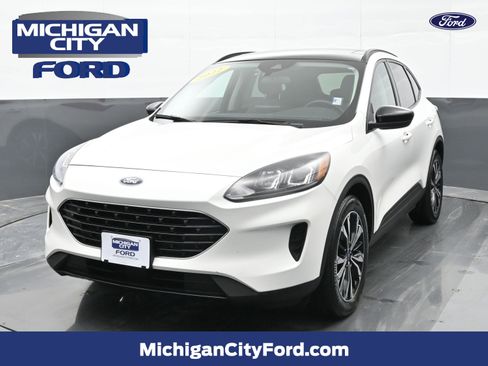 Used 2022 Ford Escape SE w/ SE Sport Appearance Package image 1