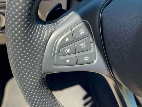Used 2019 Mercedes-Benz GLC 300 4MATIC image 20