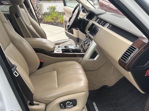 Used 2017 Land Rover Range Rover HSE image 13