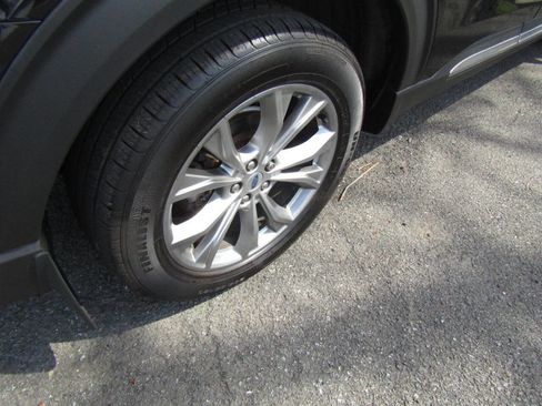 Used 2020 Ford Explorer XLT w/ Equipment Group 202A AWD/4WD image 38