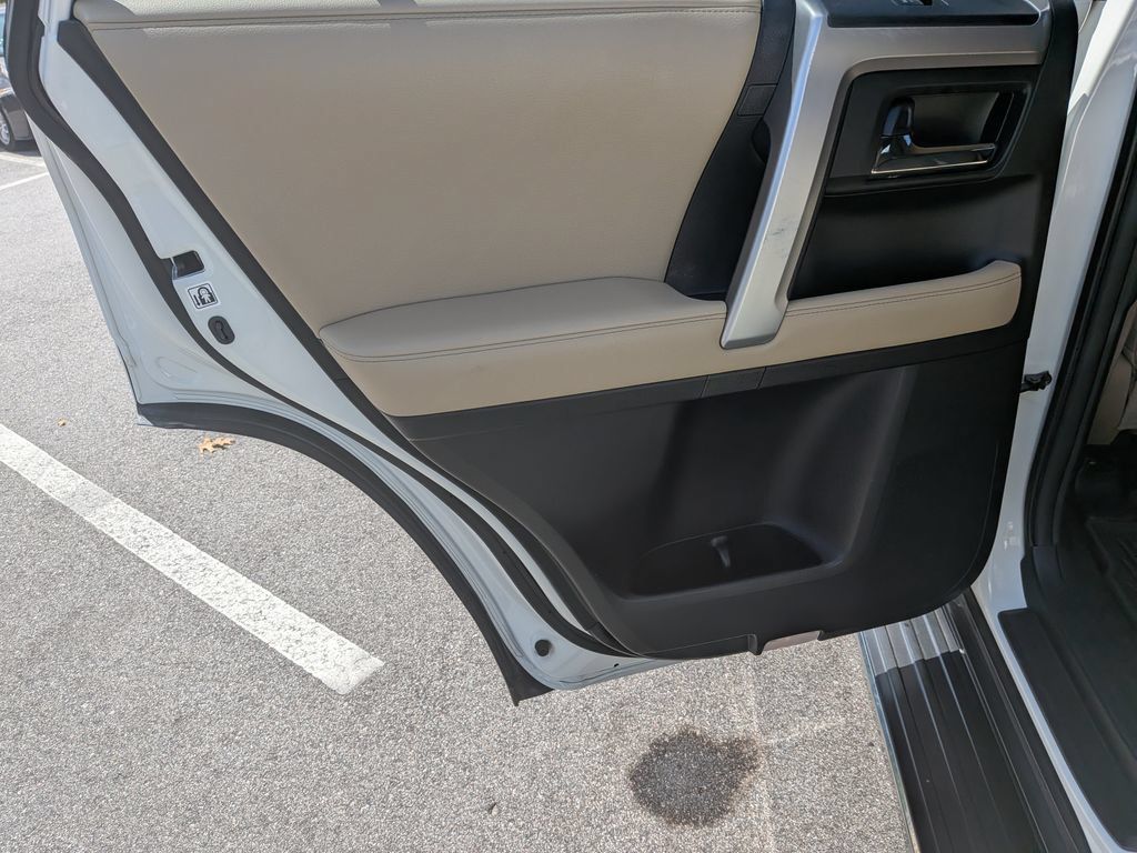 Used 2022 Toyota 4Runner SR5 Premium w/ Moonroof Package AWD/4WD image 25
