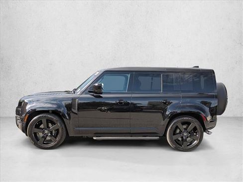 Certified 2025 Land Rover Defender 110 V8 AWD/4WD image 9
