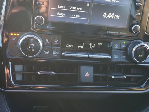 Used 2022 Toyota Highlander XLE image 15