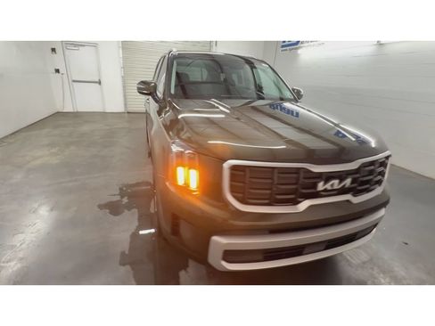 Used 2024 Kia Telluride S w/ S Sunroof Package FWD image 3