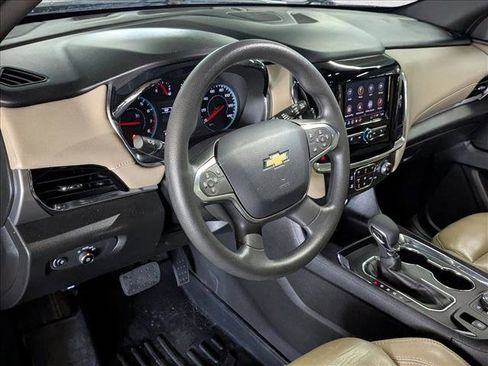 Used 2023 Chevrolet Traverse LS FWD image 11