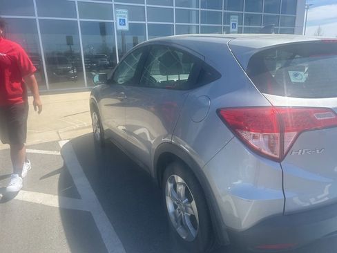 Used 2017 Honda HR-V LX image 3