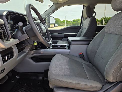 Used 2024 Ford F250 XLT w/ FX4 Off-Road Package AWD/4WD image 9