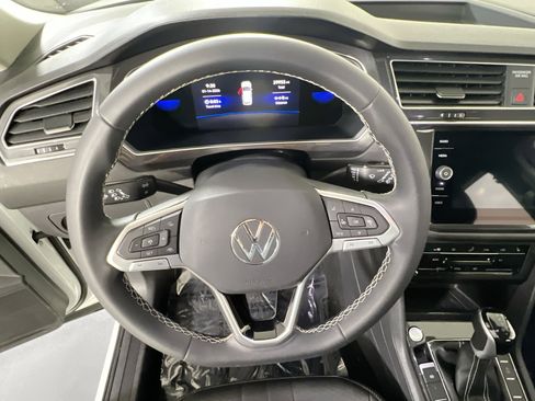 Used 2023 Volkswagen Tiguan SE image 11