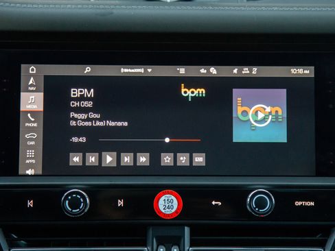Certified 2026 Porsche Macan AWD/4WD image 18