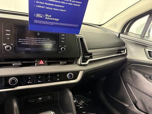 Used 2023 Kia Sportage LX image 17