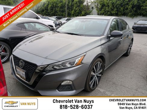 Used 2021 Nissan Altima 2.5 SR w/ SR Premium Package image 1