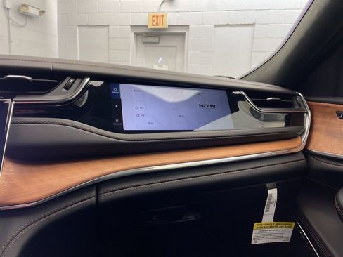 New 2025 Jeep Grand Cherokee Summit image 18