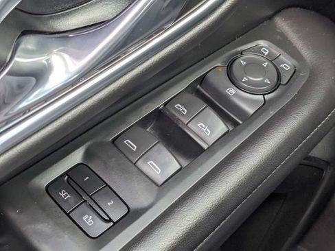 Used 2021 Chevrolet Suburban LT RWD image 22