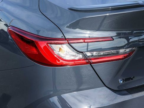 Used 2025 Toyota Camry SE image 9