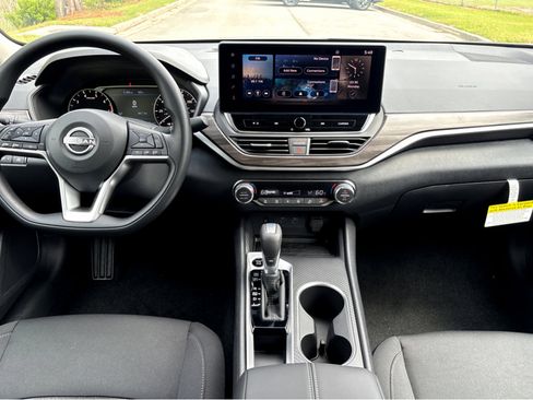 New 2026 Nissan Altima 2.5 SV FWD image 4