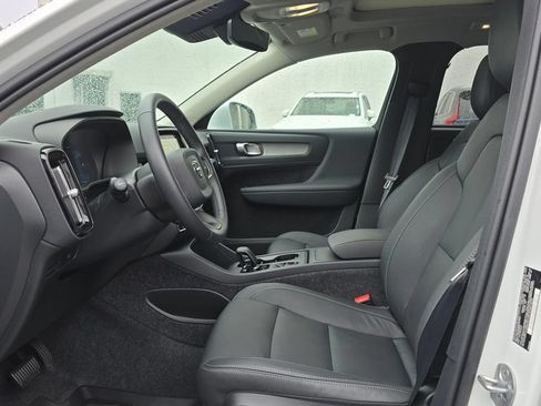 Certified 2025 Volvo XC40 B5 Core w/ Climate Package AWD/4WD image 20