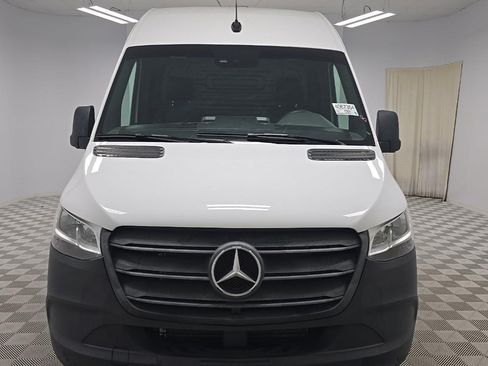 Used 2024 Mercedes-Benz Sprinter 2500 image 2