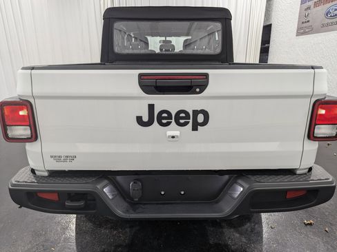 Used 2024 Jeep Gladiator Sport image 9