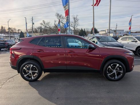 Used 2024 Chevrolet Trax RS w/ Driver Confidence Package image 6