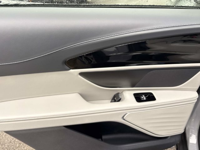 New 2026 Lincoln Nautilus Premier w/ Jet Appearance Package AWD/4WD image 19