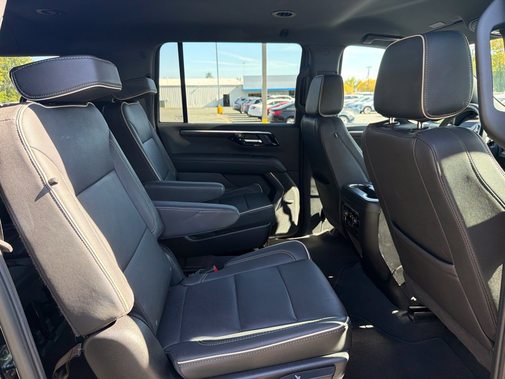 Used 2026 Chevrolet Suburban Premier AWD/4WD image 12